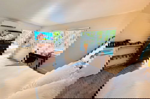 Foto 4 - Islands Inn on the Drive - Poolside Paradise - Queen Bed - B2
