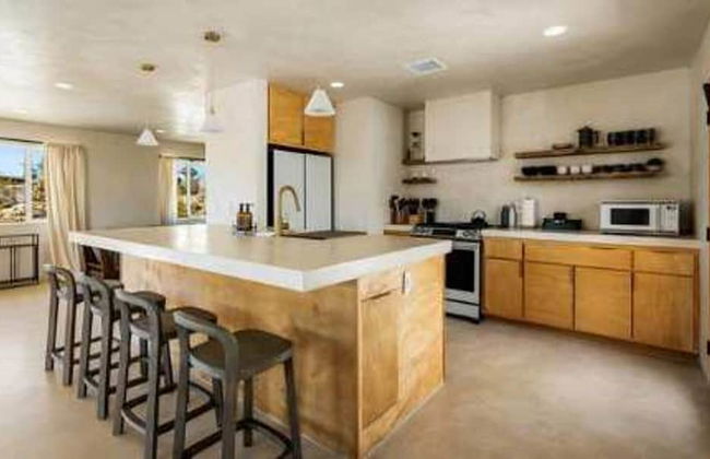 Cozy 2-bedroom Retreat in Joshua Tree - Photo 4