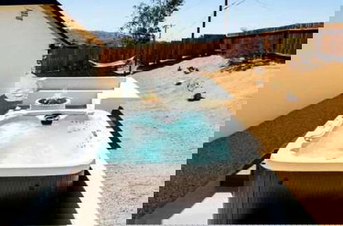 Photo 2 - Cozy 2-bedroom Retreat in Joshua Tree