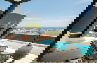 Foto 3 - Top Urban Escape w Pool and Ocean View Villa Alexa
