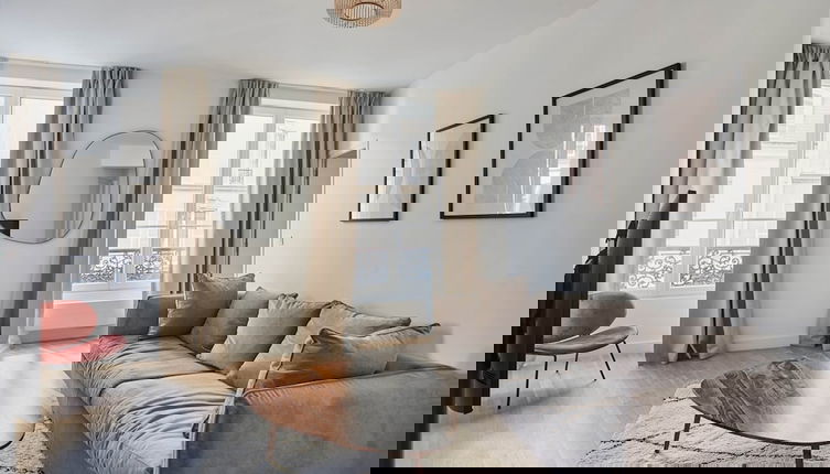 Photo 1 - Sublime Apartment Near Champs Elysees