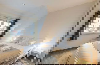 Foto 2 - Cozy Apartment With Balcony With Parking