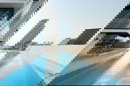 Foto 4 - Modern 2BR w Balcony in JVC nr Dubai Sports City