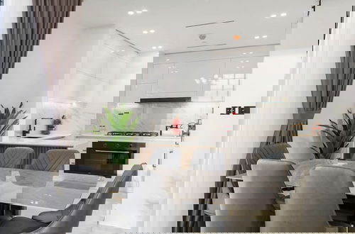 Foto 3 - Modern 2BR w Balcony in JVC nr Dubai Sports City