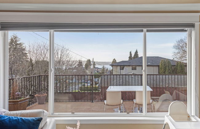 Renton Lakeside Oasis, Lakeview, 4B 2.5B, Spacious - Photo 22