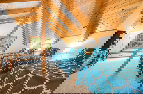 Foto 32 - Twin Creeks Lodge by Avantstay 33 Acre Retreat