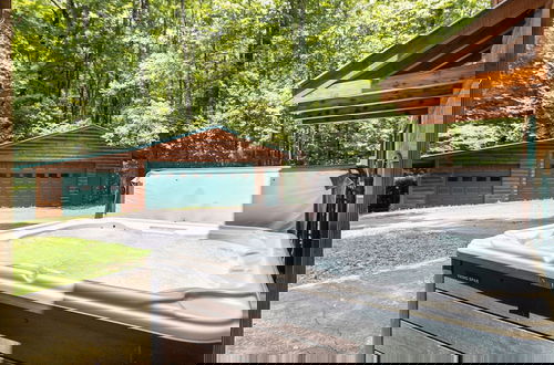 Foto 4 - Twin Creeks Lodge by Avantstay 33 Acre Retreat