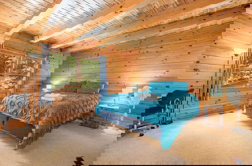 Foto 20 - Twin Creeks Lodge by Avantstay 33 Acre Retreat