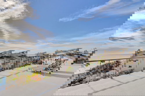 Foto 3 - 7 Beachwood East by Avantstay Steps to the Beach Ocean Views Hot Tub 7bdr