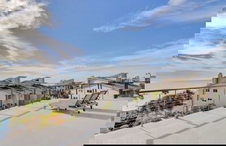 Foto 3 - 7 Beachwood East by Avantstay Steps to the Beach Ocean Views Hot Tub 7bdr