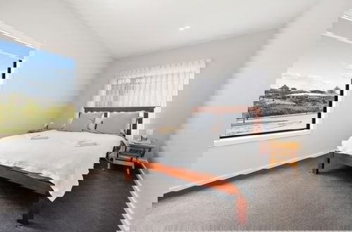 Photo 10 - Modern Coastal Escape Pet Friendly With Fireplace