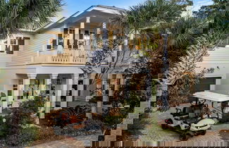 Foto 1 - Seagrove Gardens Mins to the Beach, Santa Rosa Retreat w/ Golf Cart, A+ Design