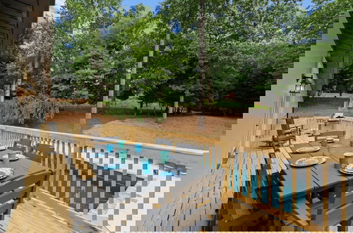 Foto 5 - Fireside Fun by Avantstay Sleeps 18 Waterfront Pool