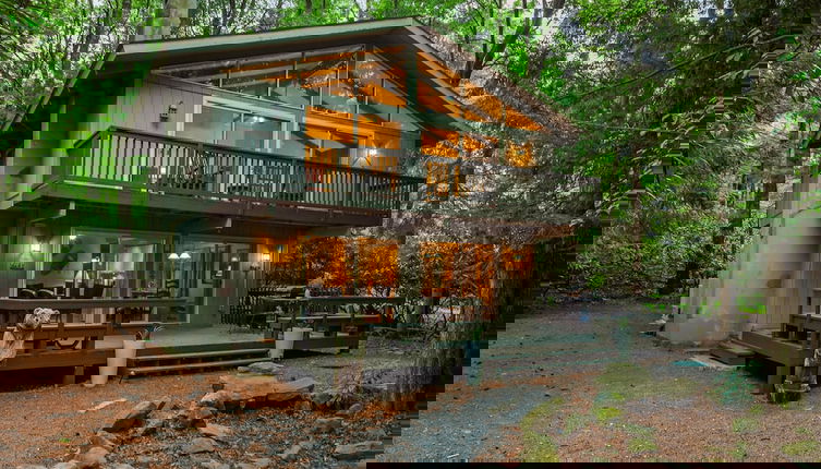 Photo 1 - The Four Seasonal by Avantstay Hot Tub Spacious Deck Fire Pit