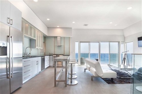 Foto 10 - Malibu Ocean Front Villa