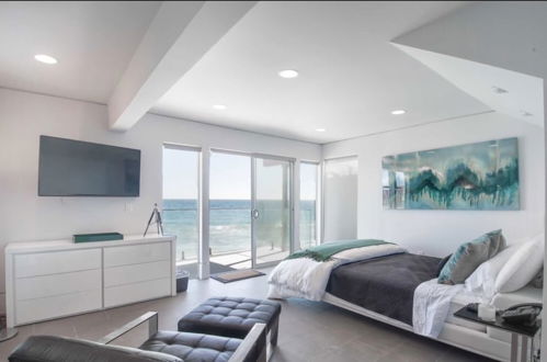 Photo 2 - Malibu Ocean Front Villa