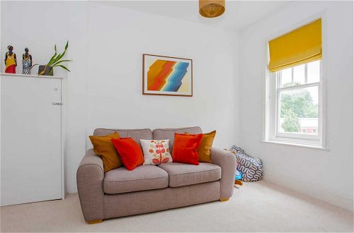 Foto 16 - Bright and Airy 3 Bedroom Maisonette in South London
