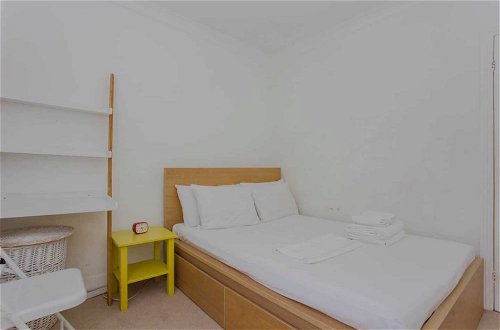 Foto 9 - Bright and Airy 3 Bedroom Maisonette in South London