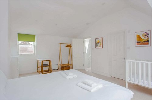 Foto 4 - Bright and Airy 3 Bedroom Maisonette in South London