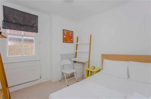 Foto 6 - Bright and Airy 3 Bedroom Maisonette in South London