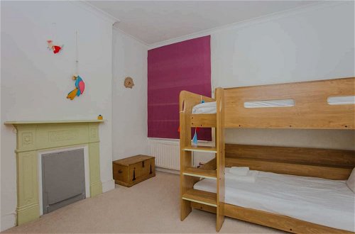 Photo 3 - Bright and Airy 3 Bedroom Maisonette in South London