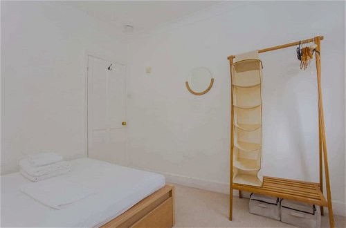 Foto 10 - Bright and Airy 3 Bedroom Maisonette in South London