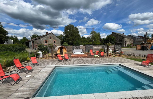 Luxury Villa With Pool - Photo 22