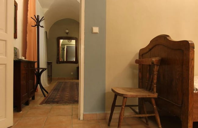 Rustic Ground Floor Apartment in Mala Strana - Foto 9