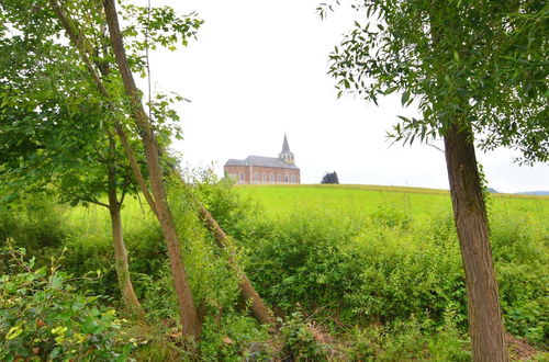 Photo 38 - Gite With Swimming Pool Situated in Wonderful Castle Grounds in Gesves