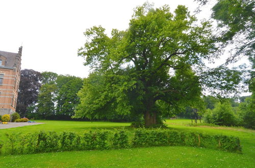 Foto 35 - Gite With Swimming Pool Situated in Wonderful Castle Grounds in Gesves