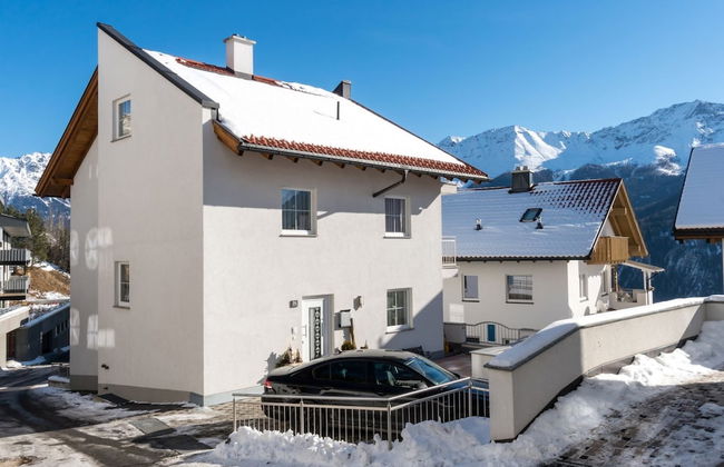 Chalet in Fiss Near Ski Lifts - Foto 1