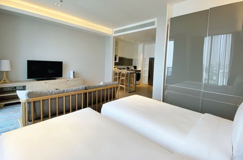 Photo 2 - Oakwood Suites Bangkok