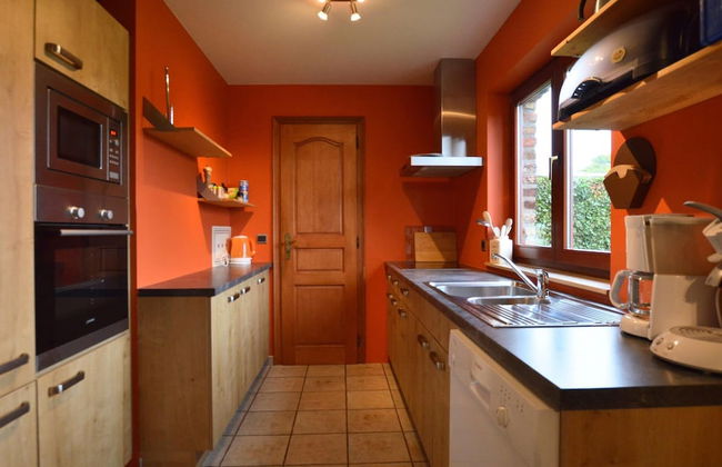 Nice Holiday Farmhouse Located in Sourbrodt near Ski Resort of Ovifat - Foto 16