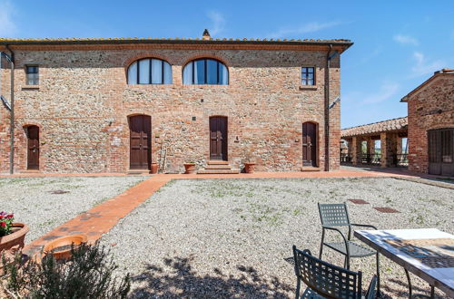 Photo 31 - Scenic Farmhouse in Peccioli with Swimming Pool near Lakes