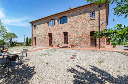 Photo 17 - Scenic Farmhouse in Peccioli with Swimming Pool near Lakes