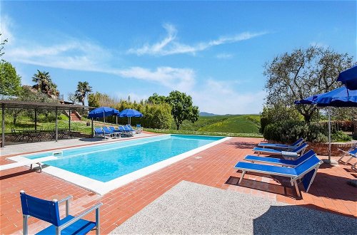 Foto 21 - Scenic Farmhouse in Peccioli with Swimming Pool near Lakes