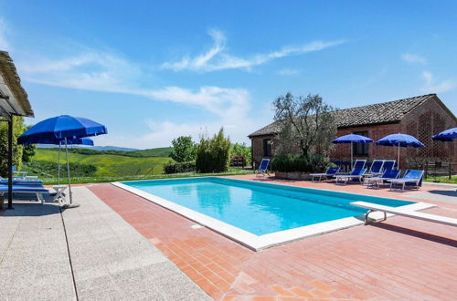 Foto 19 - Scenic Farmhouse in Peccioli with Swimming Pool near Lakes