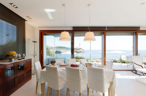 Foto 9 - Sea Front Luxurious Villa