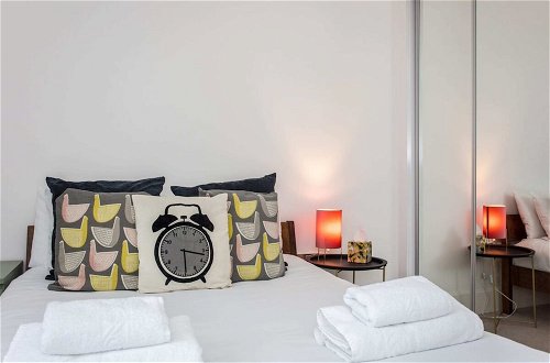 Photo 1 - Stunning Modern 1 Bedroom Apartment Near Canary Wharf