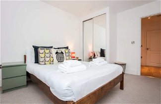 Foto 3 - Stunning Modern 1 Bedroom Apartment Near Canary Wharf