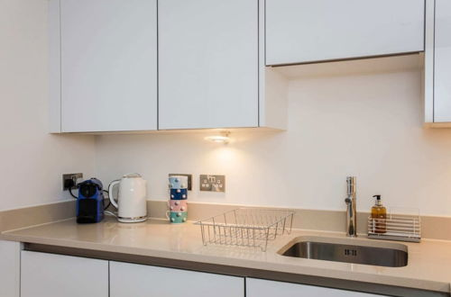 Foto 10 - Stunning Modern 1 Bedroom Apartment Near Canary Wharf