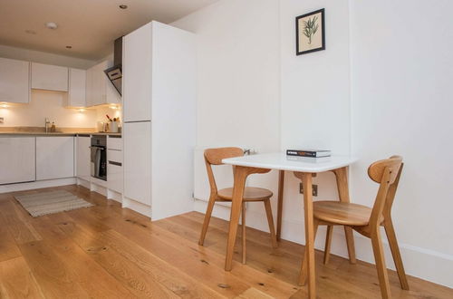 Photo 7 - Stunning Modern 1 Bedroom Apartment Near Canary Wharf