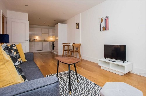 Foto 12 - Stunning Modern 1 Bedroom Apartment Near Canary Wharf