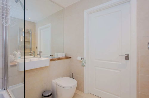 Photo 16 - Stunning Modern 1 Bedroom Apartment Near Canary Wharf