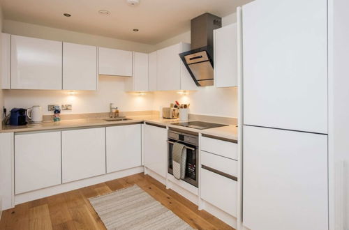 Foto 11 - Stunning Modern 1 Bedroom Apartment Near Canary Wharf