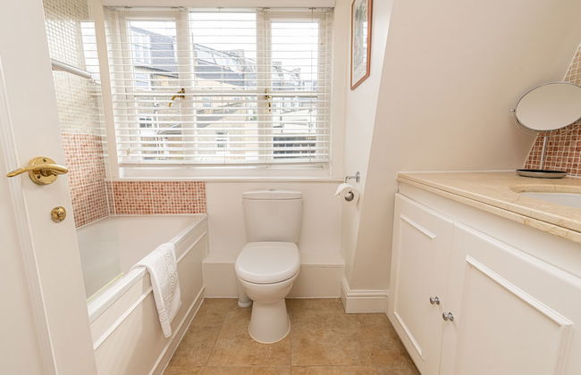 JOIVY Lovely 2bed House in Wandsworth w/ Backyard Patio - Foto 33