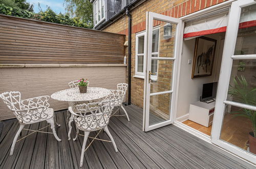 Photo 19 - ALTIDO Lovely 2bed House in Wandsworth w/ Backyard Patio