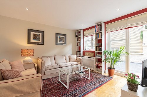 Photo 14 - ALTIDO Lovely 2bed House in Wandsworth w/ Backyard Patio