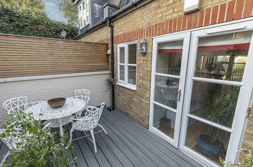 Foto 39 - JOIVY Lovely 2bed House in Wandsworth w/ Backyard Patio