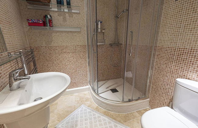 JOIVY Lovely 2bed House in Wandsworth w/ Backyard Patio - Foto 29
